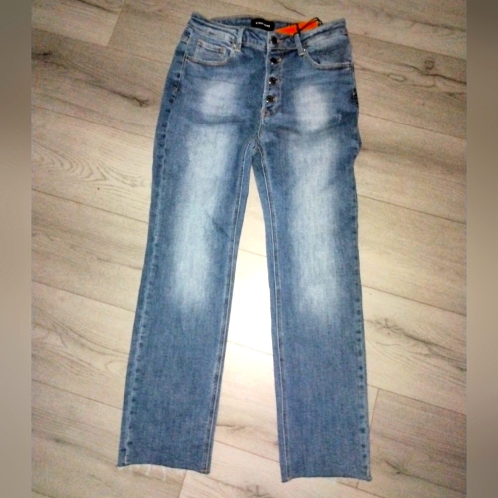 High Rise Risen Jeans minimal distressing 13/31 NWT raw Hem button fly only